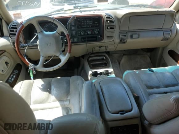 ✅ 2000 Cadillac Escalade • VIN: 1GYEK63R8YR196977 • Lot: 52284455. Listed on Copart with 104,281 mi. Free auction sales archive from the USA and detailed vehicle history report at DreamBid. Image 8.