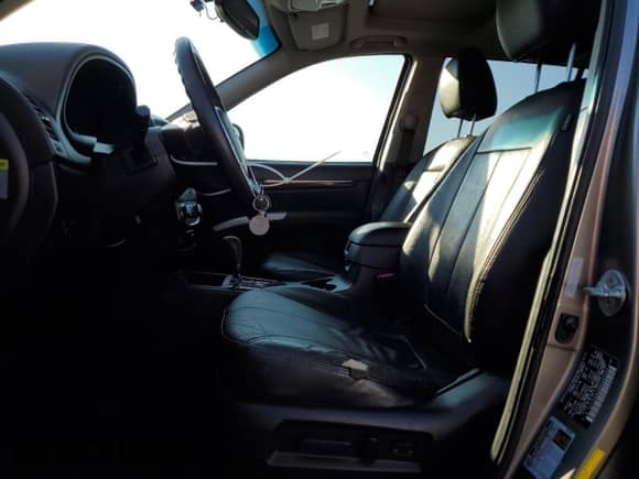 2011 Hyundai Santa Fe Limited z VIN 5XYZK4AG4BG049509, wystawiony jako Copart lot #91766415 z przebiegiem 137 722 mil mil oraz Czysty tytuł • Clean title. Historia ofert i sprzedaży dostępna na DreamBid. Obrazek 7.