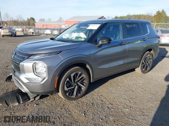 ✅ 2022 Mitsubishi Outlander SE • VIN: JA4J3UA80NZ024822 • Lot: 40825913. Listed on IAAI with 56,645 mi. Free auction sales archive from the USA and detailed vehicle history report at DreamBid. Image 17.