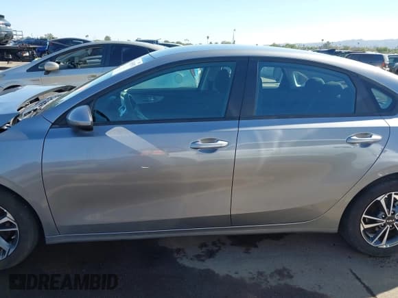 ✅ 2024 Kia Forte LXS • VIN: 3KPF24AD9RE800197 • Lot: 43585078. Wystawiony na IAAI z przebiegiem 31 325 mil. Bezpłatny archiwum sprzedaży aukcyjnych z USA i szczegółowy raport historii pojazdu na DreamBid. Zdjęcie 15.