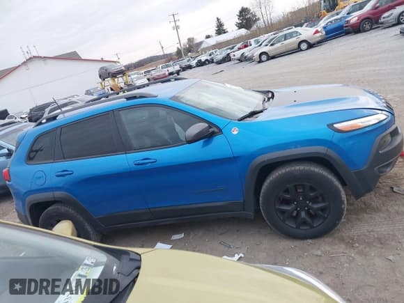 ✅ 2018 Jeep Cherokee Trailhawk • VIN: 1C4PJMBB9JD515980 • Lot: 43700022. Listed on IAAI with 85,751 mi. Free auction sales archive from the USA and detailed vehicle history report at DreamBid. Image 13.