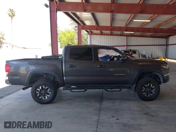 ✅ 2017 Toyota Tacoma SR5 • VIN: 3TMCZ5AN9HM062936 • Lot: 42236311. Listed on IAAI with 60,479 mi. Free auction sales archive from the USA and detailed vehicle history report at DreamBid. Image 14.