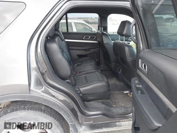 ✅ 2017 Ford Explorer XLT • VIN: 1FM5K8DH3HGD41549 • Lot: 43692364. Wystawiony na IAAI z przebiegiem 79 422 mil. Bezpłatny archiwum sprzedaży aukcyjnych z USA i szczegółowy raport historii pojazdu na DreamBid. Zdjęcie 8.