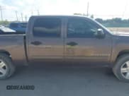 ✅ 2007 Chevrolet Silverado 1500 1LT • VIN: 2GCEC13J371676450 • Lot: 43393972. Wystawiony na IAAI z przebiegiem 313 790 mil. Bezpłatny archiwum sprzedaży aukcyjnych z USA i szczegółowy raport historii pojazdu na DreamBid. Zdjęcie 13.