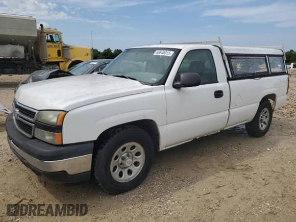 2006 Chevrolet Silverado 1500 Work Truck z VIN 3GCEC14X76G156129, wystawiony jako Copart lot #66640015 z przebiegiem 232 041 mil mil oraz Czysty tytuł • Clean title. Historia ofert i sprzedaży dostępna na DreamBid. Obrazek 1.