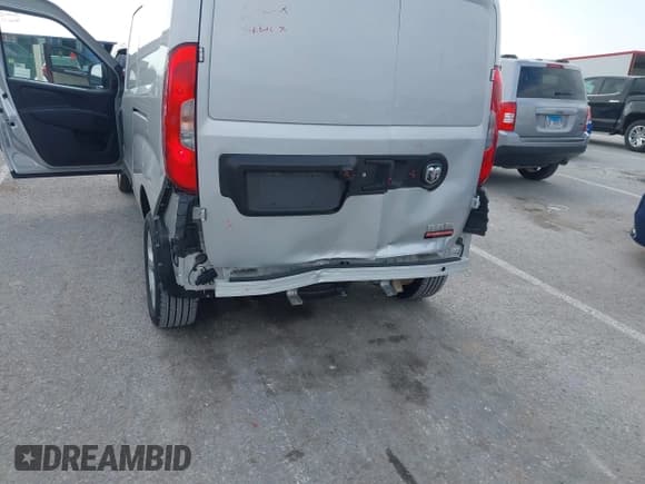 ✅ 2022 Ram ProMaster City Cargo Tradesman • VIN: ZFBHRFAB8N6X75407 • Lot: 42011880. Wystawiony na IAAI z przebiegiem 18 509 mil. Bezpłatny archiwum sprzedaży aukcyjnych z USA i szczegółowy raport historii pojazdu na DreamBid. Zdjęcie 6.