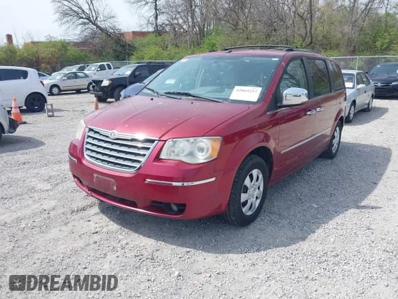 ✅ 2010 Chrysler Town & Country Limited • VIN: 2A4RR7DX2AR358067 • Lot: 42065257. Wystawiony na IAAI z przebiegiem 188 290 mil. Bezpłatny archiwum sprzedaży aukcyjnych z USA i szczegółowy raport historii pojazdu na DreamBid. Zdjęcie 2.
