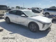 ✅ 2025 Kia K4 LXS • VIN: 3KPFT4DE6SE132687 • Lot: 87282025. Wystawiony na Copart z przebiegiem 5 882 mil. Bezpłatny archiwum sprzedaży aukcyjnych z USA i szczegółowy raport historii pojazdu na DreamBid. Zdjęcie 4.