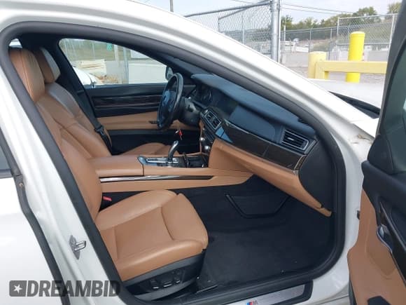 ✅ 2012 BMW 7 Series 740Li • VIN: WBAKB4C58CC576307 • Lot: 43181631. Listed on IAAI with 198,413 mi. Free auction sales archive from the USA and detailed vehicle history report at DreamBid. Image 5.