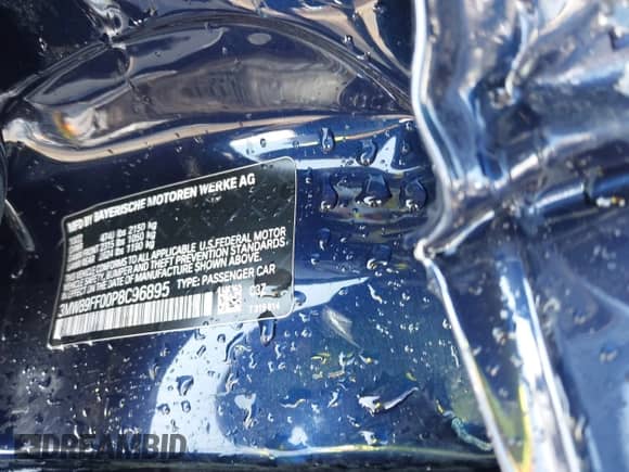 2023 BMW 3 Series 330i xDrive z VIN 3MW89FF00P8C96895, wystawiony jako IAAI lot #43223429 z przebiegiem 25 207 mil mil oraz . Historia ofert i sprzedaży dostępna na DreamBid. Obrazek 9.