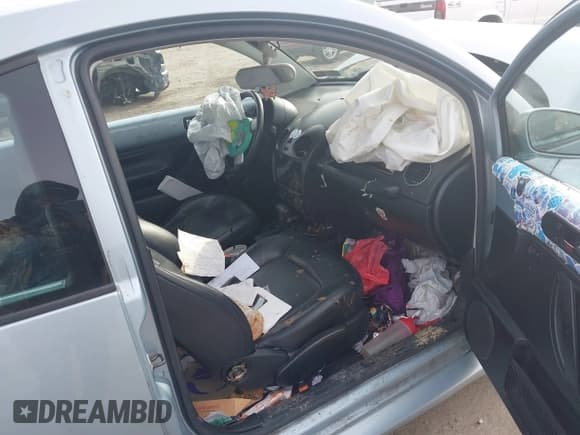 ✅ 2010 Volkswagen Beetle • VIN: 3VWRW3AG1AM030235 • Lot: 41513192. Wystawiony na IAAI z przebiegiem 87 588 mil. Bezpłatny archiwum sprzedaży aukcyjnych z USA i szczegółowy raport historii pojazdu na DreamBid. Zdjęcie 5.