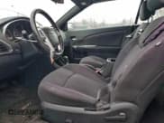 ✅ 2013 Chrysler 200 Touring • VIN: 1C3BCBEB7DN526693 • Lot: 94302625. Wystawiony na Copart z przebiegiem 131 981 mil. Bezpłatny archiwum sprzedaży aukcyjnych z USA i szczegółowy raport historii pojazdu na DreamBid. Zdjęcie 7.