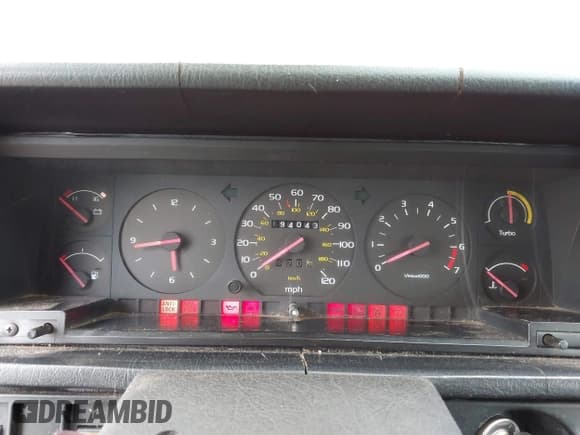 ✅ 1989 Volvo 740 • VIN: YV1FA8757K2215822 • Lot: 42117235. Wystawiony na IAAI z przebiegiem 194 043 mil. Bezpłatny archiwum sprzedaży aukcyjnych z USA i szczegółowy raport historii pojazdu na DreamBid. Zdjęcie 7.