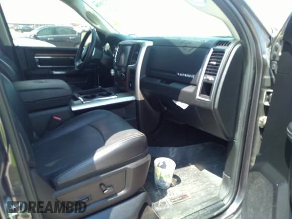 ✅ 2015 Ram 1500 Laramie • VIN: 1C6RR6NM0FS590636 • Lot: 37320388. Wystawiony na IAAI z przebiegiem 93 163 mil. Bezpłatny archiwum sprzedaży aukcyjnych z USA i szczegółowy raport historii pojazdu na DreamBid. Zdjęcie 5.