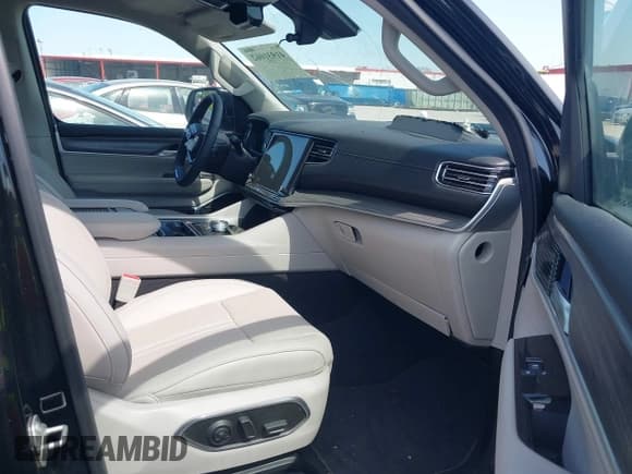 ✅ 2024 Jeep Wagoneer Series II • VIN: 1C4SJUBP9RS160032 • Lot: 41931062. Listed on IAAI with 11,718 mi. Free auction sales archive from the USA and detailed vehicle history report at DreamBid. Image 5.