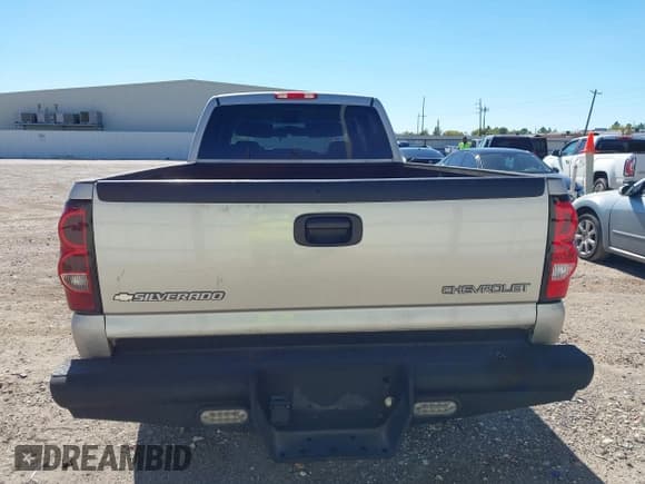 ✅ 2006 Chevrolet Silverado 2500HD LT3 • VIN: 1GCHK23D36F158054 • Лот: 43542847. Опубликован ранее на IAAI с пробегом 323 376 миль. Бесплатный доступ к архиву аукционных продаж из США и подробный отчёт об истории автомобиля на DreamBid. Изображение 16.