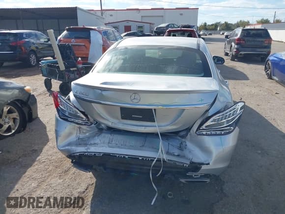 ✅ 2016 Mercedes-Benz C 300 • VIN: 55SWF4JBXGU169632 • Lot: 43633508. Listed on IAAI with 77,094 mi. Free auction sales archive from the USA and detailed vehicle history report at DreamBid. Image 16.