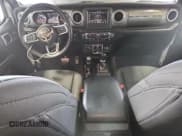 ✅ 2018 Jeep Wrangler Unlimited Sahara • VIN: 1C4HJXEG6JW216240 • Лот: 81991285. Опубликован ранее на Copart с пробегом 87 608 миль. Бесплатный доступ к архиву аукционных продаж из США и подробный отчёт об истории автомобиля на DreamBid. Изображение 8.