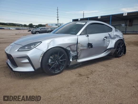 ✅ 2024 Toyota 86 Premium • VIN: JF1ZNBE10R9760496 • Lot: 66363925. Wystawiony na Copart z przebiegiem 13 044 mil. Bezpłatny archiwum sprzedaży aukcyjnych z USA i szczegółowy raport historii pojazdu na DreamBid. Zdjęcie 1.