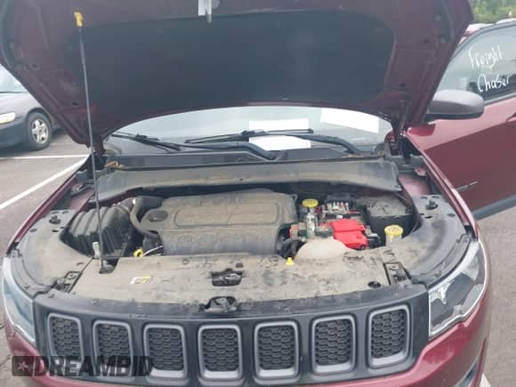 2021 Jeep Compass 80th Anniversary z VIN 3C4NJCEBXMT571406, wystawiony jako IAAI lot #42900251 z przebiegiem 91 891 mil mil oraz . Historia ofert i sprzedaży dostępna na DreamBid. Obrazek 10.