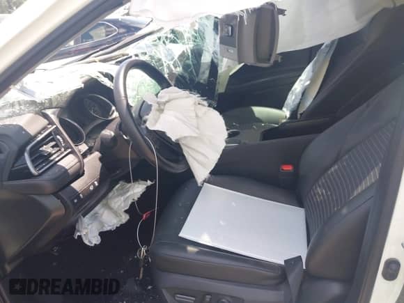 2022 Toyota Camry SE z VIN 4T1G11AK9NU062249, wystawiony jako IAAI lot #42759647 z przebiegiem 58 315 mil mil oraz . Historia ofert i sprzedaży dostępna na DreamBid. Obrazek 5.