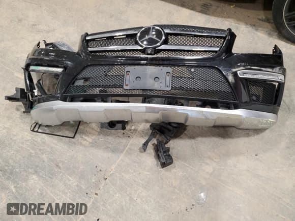 ✅ 2016 Mercedes-Benz GL 63 AMG • VIN: 4JGDF7EE0GA639511 • Лот: 52012845. Опубликован ранее на Copart с пробегом 141 711 миль. Бесплатный доступ к архиву аукционных продаж из США и подробный отчёт об истории автомобиля на DreamBid. Изображение 13.