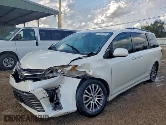 ✅ 2018 Toyota Sienna XLE • VIN: 5TDYZ3DC8JS953584 • Lot: 93465855. Wystawiony na Copart z przebiegiem 60 045 mil. Bezpłatny archiwum sprzedaży aukcyjnych z USA i szczegółowy raport historii pojazdu na DreamBid. Zdjęcie 1.