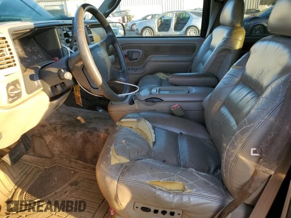 ✅ 1997 GMC Suburban • VIN: 3GKFK16RXVG513571 • Lot: 82086924. Wystawiony na Copart z przebiegiem 190 142 mil. Bezpłatny archiwum sprzedaży aukcyjnych z USA i szczegółowy raport historii pojazdu na DreamBid. Zdjęcie 7.