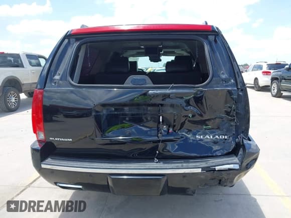 ✅ 2013 Cadillac Escalade ESV Platinum Edition • VIN: 1GYS4KEF2DR242077 • Lot: 42441765. Listed on IAAI with 207,725 mi. Free auction sales archive from the USA and detailed vehicle history report at DreamBid. Image 17.