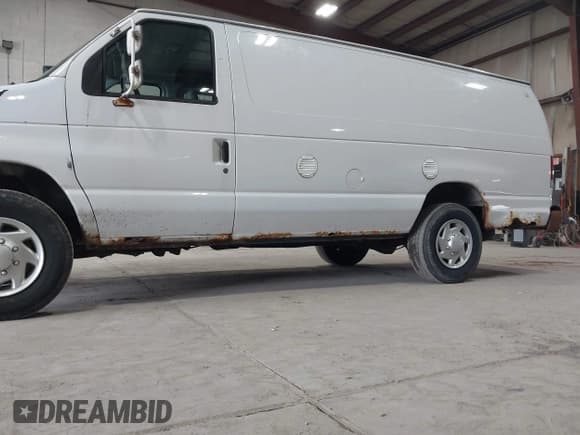 ✅ 2012 Ford Econoline Cargo Commercial • VIN: 1FDSS3EL0CDA27280 • Lot: 42516051. Wystawiony na IAAI z przebiegiem 235 447 mil. Bezpłatny archiwum sprzedaży aukcyjnych z USA i szczegółowy raport historii pojazdu na DreamBid. Zdjęcie 6.