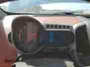 2013 Chevrolet Sonic LT z VIN 1G1JD6SB8D4245534, wystawiony jako Copart lot #53436155 z przebiegiem 137 645 mil mil oraz Szkoda całkowita • Salvage title. Historia ofert i sprzedaży dostępna na DreamBid. Obrazek 9.