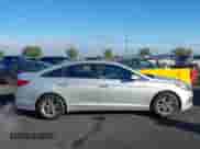 2017 Hyundai Sonata 2.4L z VIN 5NPE24AF9HH449427, wystawiony jako IAAI lot #43480524 z przebiegiem 65 025 mil mil oraz . Historia ofert i sprzedaży dostępna na DreamBid. Obrazek 13.