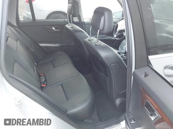 ✅ 2013 Mercedes-Benz GLK 350 • VIN: WDCGG8JB5DG061411 • Lot: 43665647. Wystawiony na IAAI z przebiegiem 86 688 mil. Bezpłatny archiwum sprzedaży aukcyjnych z USA i szczegółowy raport historii pojazdu na DreamBid. Zdjęcie 8.