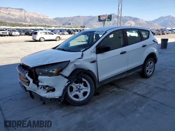 ✅ 2018 Ford Escape S • VIN: 1FMCU0F78JUD60662 • Lot: 85844025. Wystawiony na Copart z przebiegiem 88 037 mil. Bezpłatny archiwum sprzedaży aukcyjnych z USA i szczegółowy raport historii pojazdu na DreamBid. Zdjęcie 1.