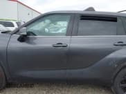 ✅ 2022 Toyota Highlander L • VIN: 5TDCZRAH5NS117041 • Lot: 42829998. Wystawiony na IAAI z przebiegiem 53 347 mil. Bezpłatny archiwum sprzedaży aukcyjnych z USA i szczegółowy raport historii pojazdu na DreamBid. Zdjęcie 13.