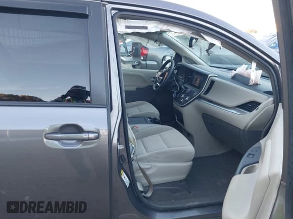 ✅ 2016 Toyota Sienna LE • VIN: 5TDKK3DC5GS712732 • Lot: 43641720. Listed on IAAI with 26,839 mi. Free auction sales archive from the USA and detailed vehicle history report at DreamBid. Image 5.