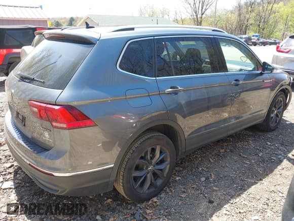 ✅ 2022 Volkswagen Tiguan SE • VIN: 3VV2B7AXXNM019538 • Lot: 42109211. Wystawiony na IAAI z przebiegiem 30 576 mil. Bezpłatny archiwum sprzedaży aukcyjnych z USA i szczegółowy raport historii pojazdu na DreamBid. Zdjęcie 4.