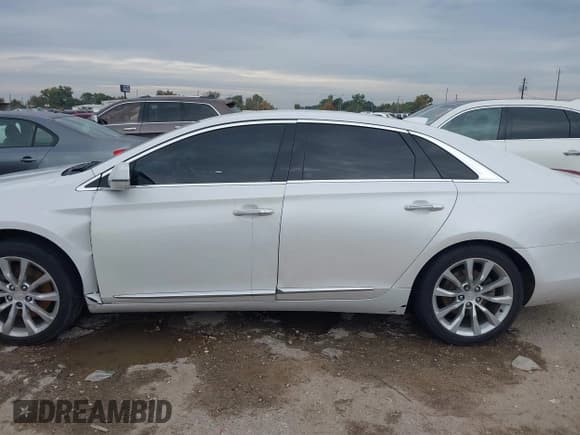 ✅ 2017 Cadillac XTS Luxury • VIN: 2G61M5S33H9121767 • Lot: 43865283. Listed on IAAI with 112,511 mi. Free auction sales archive from the USA and detailed vehicle history report at DreamBid. Image 14.