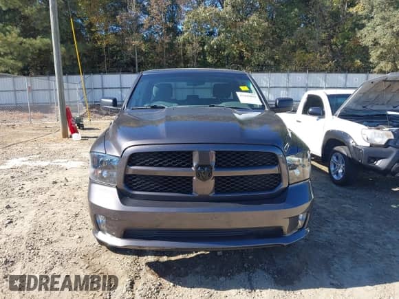 2019 Ram 1500 Tradesman z VIN 1C6RR6FTXKS515121, wystawiony jako IAAI lot #43425831 z przebiegiem 133 890 mil mil oraz . Historia ofert i sprzedaży dostępna na DreamBid. Obrazek 12.