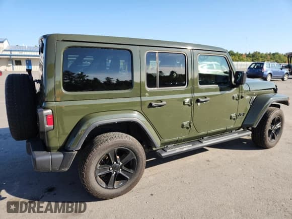✅ 2021 Jeep Wrangler Unlimited Sahara Altitude • VIN: 1C4HJXEG4MW725473 • Lot: 82102835. Wystawiony na Copart z przebiegiem 52 938 mil. Bezpłatny archiwum sprzedaży aukcyjnych z USA i szczegółowy raport historii pojazdu na DreamBid. Zdjęcie 3.