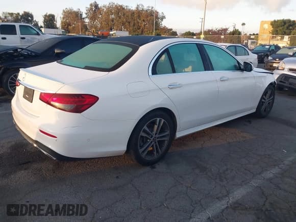 ✅ 2021 Mercedes-Benz E 350 • VIN: W1KZF8DB1MA979758 • Лот: 43514558. Опубликован ранее на IAAI с пробегом 47 282 миль. Бесплатный доступ к архиву аукционных продаж из США и подробный отчёт об истории автомобиля на DreamBid. Изображение 4.