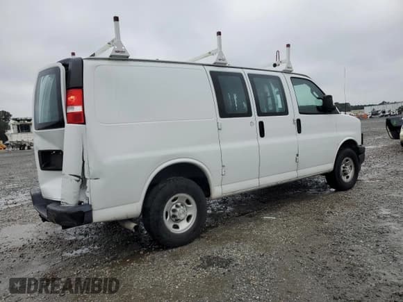 ✅ 2022 Chevrolet Express Cargo • VIN: 1GCWGAFP1N1174161 • Lot: 94396585. Wystawiony na Copart z przebiegiem 68 075 mil. Bezpłatny archiwum sprzedaży aukcyjnych z USA i szczegółowy raport historii pojazdu na DreamBid. Zdjęcie 3.