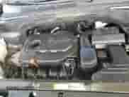 2018 Hyundai Santa Fe 2.4L z VIN 5XYZU3LB7JG543240, wystawiony jako Copart lot #89693095 z przebiegiem 121 636 mil mil oraz Czysty tytuł • Clean title. Historia ofert i sprzedaży dostępna na DreamBid. Obrazek 14.