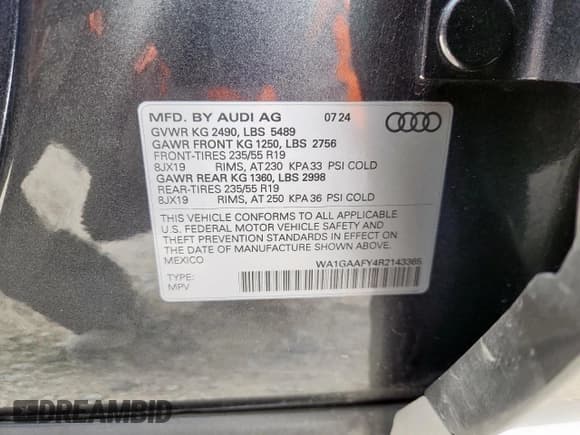 ✅ 2024 Audi Q5 S line Premium • VIN: WA1GAAFY4R2143365 • Lot: 92955345. Wystawiony na Copart z przebiegiem Nie podano. Bezpłatny archiwum sprzedaży aukcyjnych z USA i szczegółowy raport historii pojazdu na DreamBid. Zdjęcie 13.