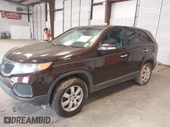 ✅ 2011 Kia Sorento LX • VIN: 5XYKT3A18BG109473 • Lot: 43728724. Wystawiony na IAAI z przebiegiem 153 223 mil. Bezpłatny archiwum sprzedaży aukcyjnych z USA i szczegółowy raport historii pojazdu na DreamBid. Zdjęcie 2.