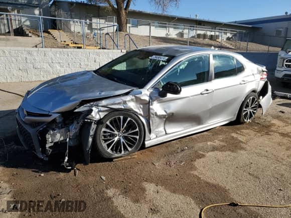2019 Toyota Camry LE z VIN 4T1B11HK3KU270364, wystawiony jako Copart lot #79498474 z przebiegiem Nie podano mil oraz Szkoda całkowita • Salvage title. Historia ofert i sprzedaży dostępna na DreamBid. Obrazek 1.