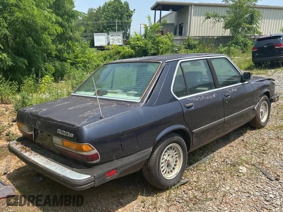 ✅ 1987 BMW 5 Series • VIN: WBADK7309H9830335 • Лот: 59993925. Опубликован ранее на Copart с пробегом 76 580 миль. Бесплатный доступ к архиву аукционных продаж из США и подробный отчёт об истории автомобиля на DreamBid. Изображение 4.