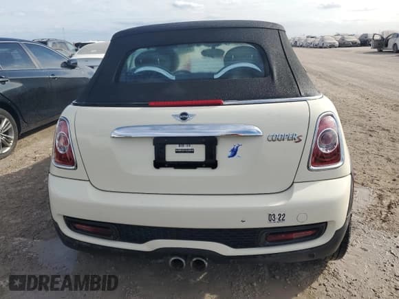 ✅ 2011 MINI Convertible S • VIN: WMWZP3C52BTX84031 • Лот: 74060254. Опубликован ранее на Copart с пробегом Не указан. Бесплатный доступ к архиву аукционных продаж из США и подробный отчёт об истории автомобиля на DreamBid. Изображение 6.