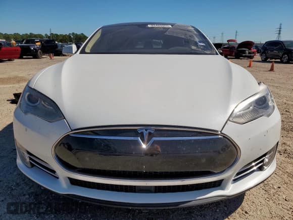 ✅ 2015 Tesla Model S 85D • VIN: 5YJSA1H48FF090026 • Лот: 85408855. Опубликован ранее на Copart с пробегом 78 942 миль. Бесплатный доступ к архиву аукционных продаж из США и подробный отчёт об истории автомобиля на DreamBid. Изображение 5.