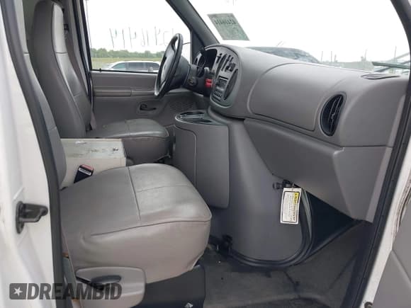 ✅ 1998 Ford Econoline Cargo • VIN: 1FTNE2421WHB62535 • Lot: 42416414. Wystawiony na IAAI z przebiegiem 65 615 mil. Bezpłatny archiwum sprzedaży aukcyjnych z USA i szczegółowy raport historii pojazdu na DreamBid. Zdjęcie 5.